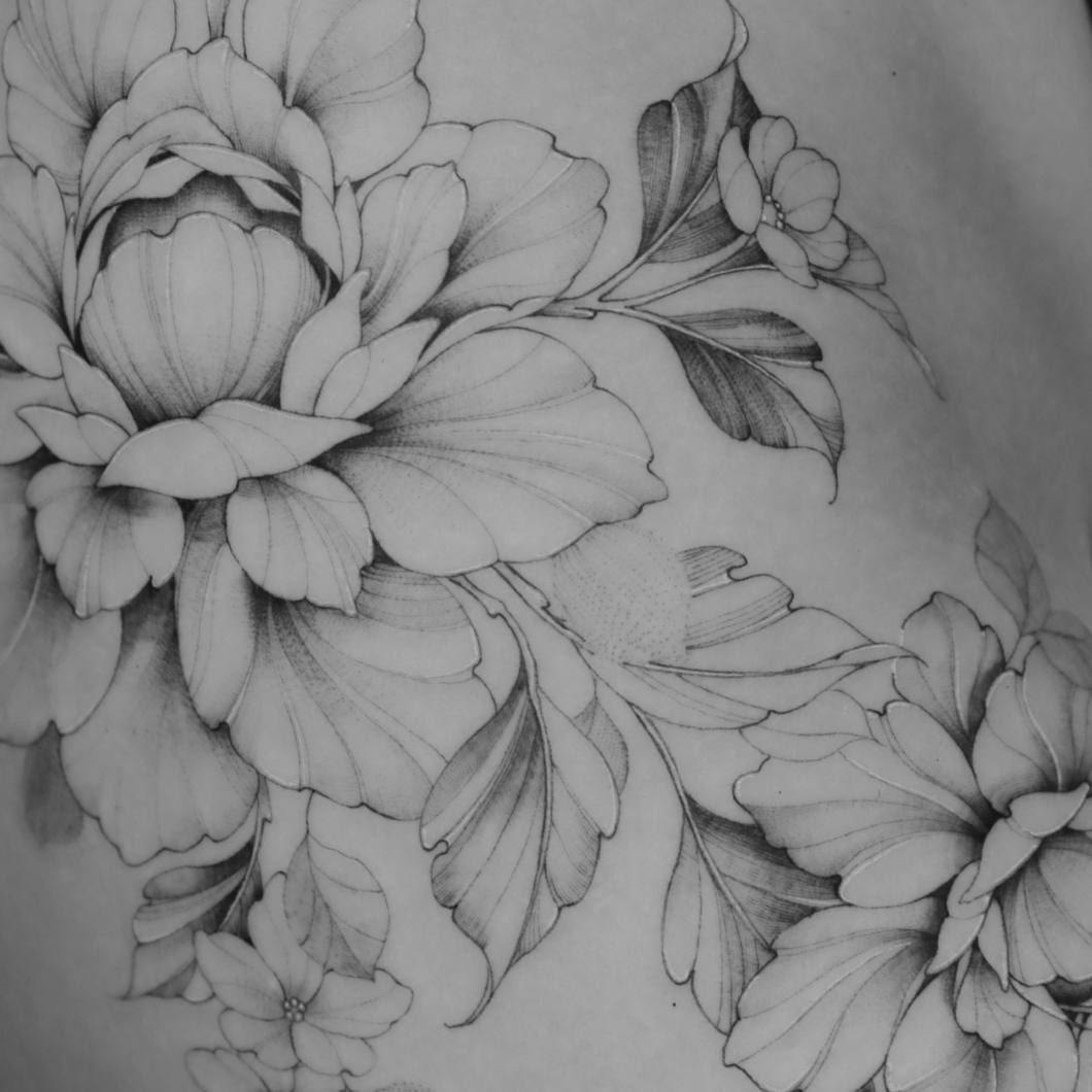 Flower Tattoo by @masnu.tattoo Resident Artist at Mommy I'm Sorry Stuttgart